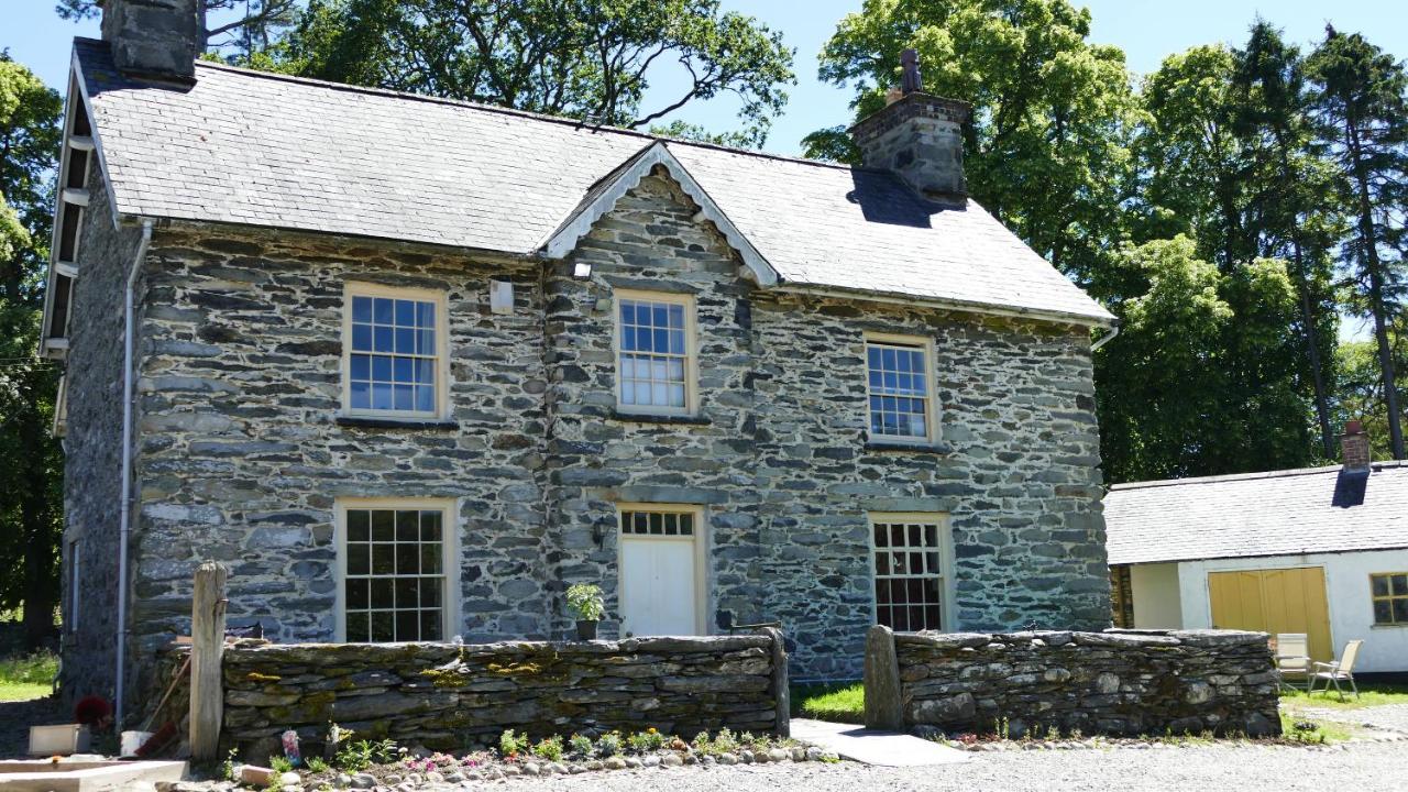 Cosy Ground Floor Disabled Friendly Room In Farm House Llandderfel Exterior photo
