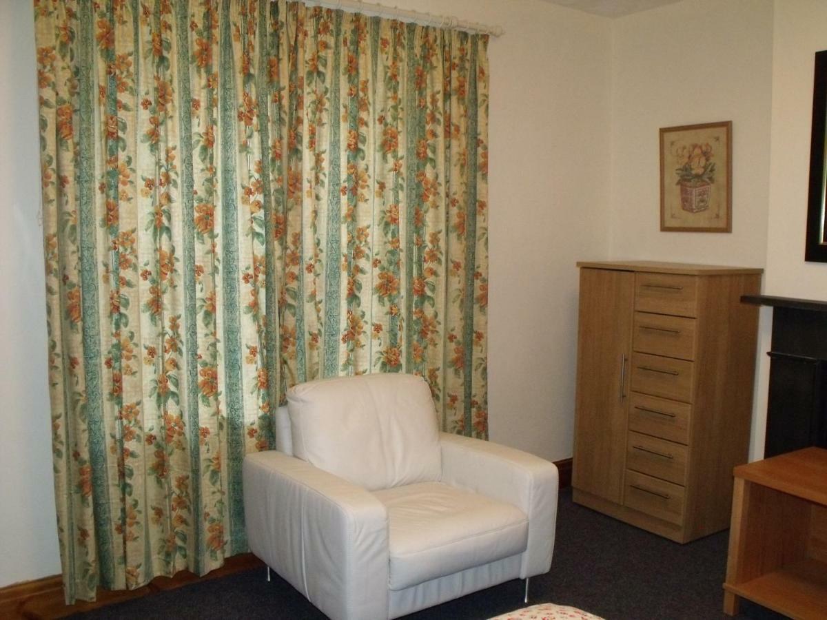 Cosy Ground Floor Disabled Friendly Room In Farm House Llandderfel Exterior photo
