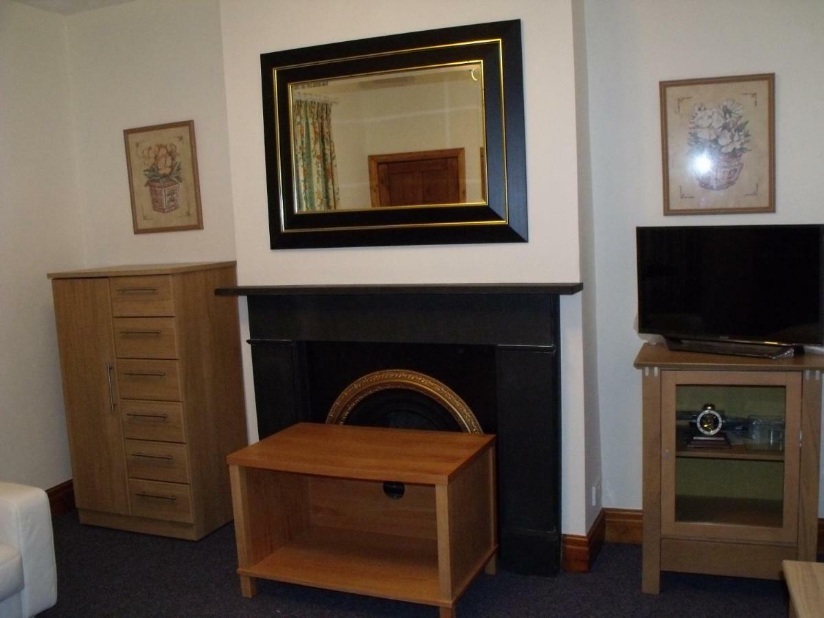 Cosy Ground Floor Disabled Friendly Room In Farm House Llandderfel Exterior photo